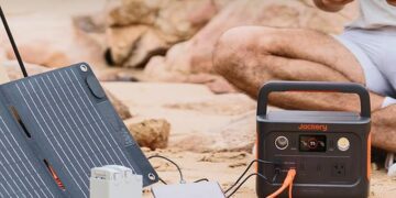 The Off-Grid Life Saver: How a Small Solar Generator Became the Hero of My Blackout (And Why You Need One Too)