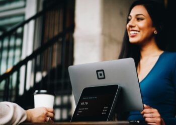 gray computer monitor