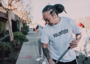 Positive Phil: pp volunteers sweeping